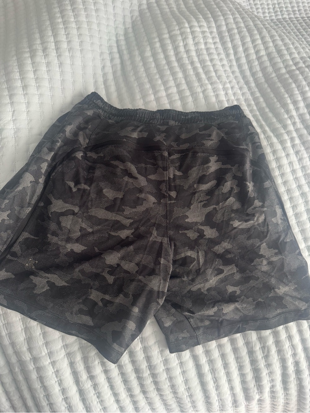 lululemon athletica Men’s Black/Grey Camo Mesh Athletic Shorts